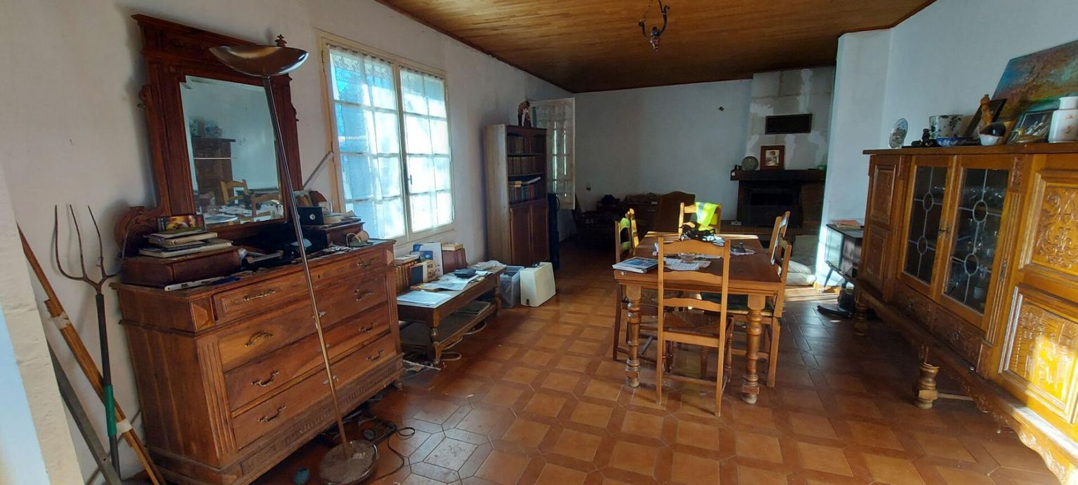 NIMES 30. GARD. NIMES. Maison de 81 m² à rénover dans secteur très prisé.( Terres de Rouvières) 4