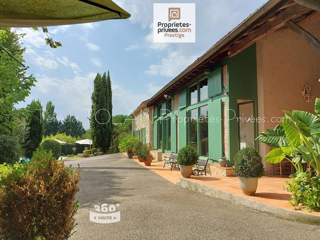 AGEN RIVE GAUCHE : MAISON EN PIERRE 230 m² - 5 CHAMBRES - PISCINE- DEPENDANCES  320 m²