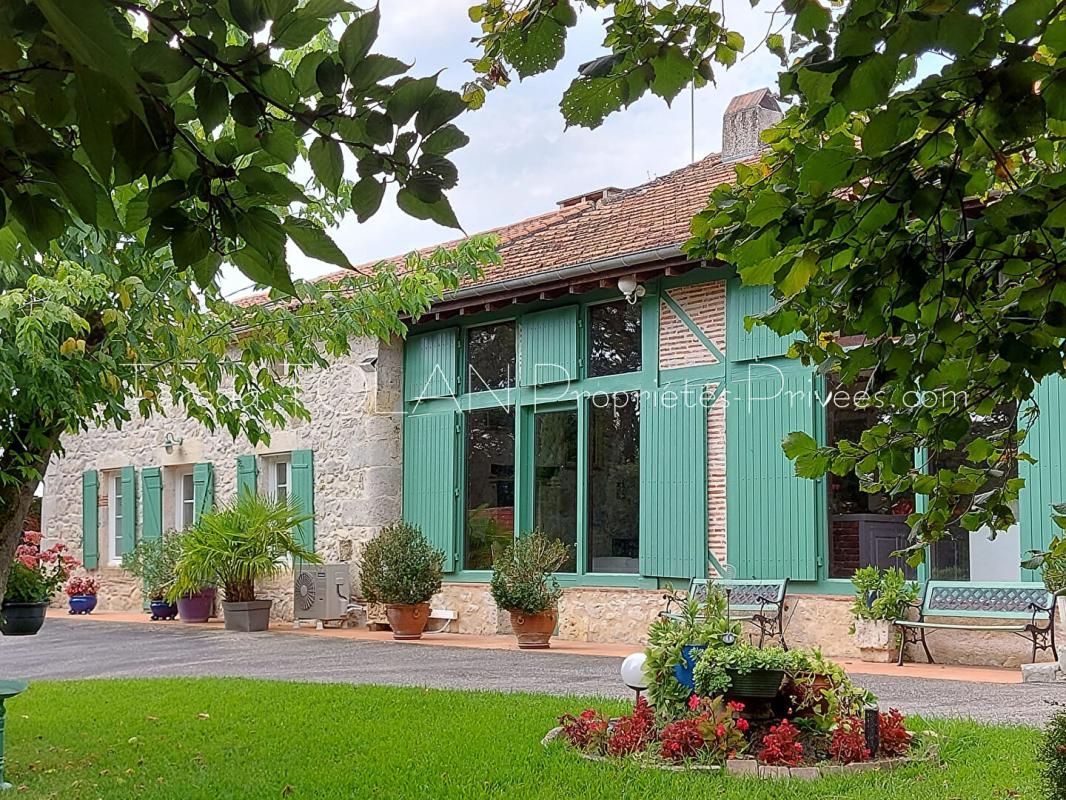 AGEN AGEN RIVE GAUCHE : MAISON EN PIERRE 230 m² - 5 CHAMBRES - PISCINE- DEPENDANCES 320 m² 2