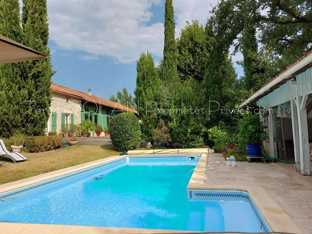 AGEN AGEN RIVE GAUCHE : MAISON EN PIERRE 230 m² - 5 CHAMBRES - PISCINE- DEPENDANCES 320 m² 3