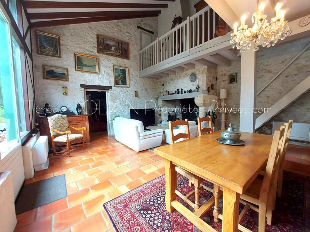 AGEN AGEN RIVE GAUCHE : MAISON EN PIERRE 230 m² - 5 CHAMBRES - PISCINE- DEPENDANCES 320 m² 4