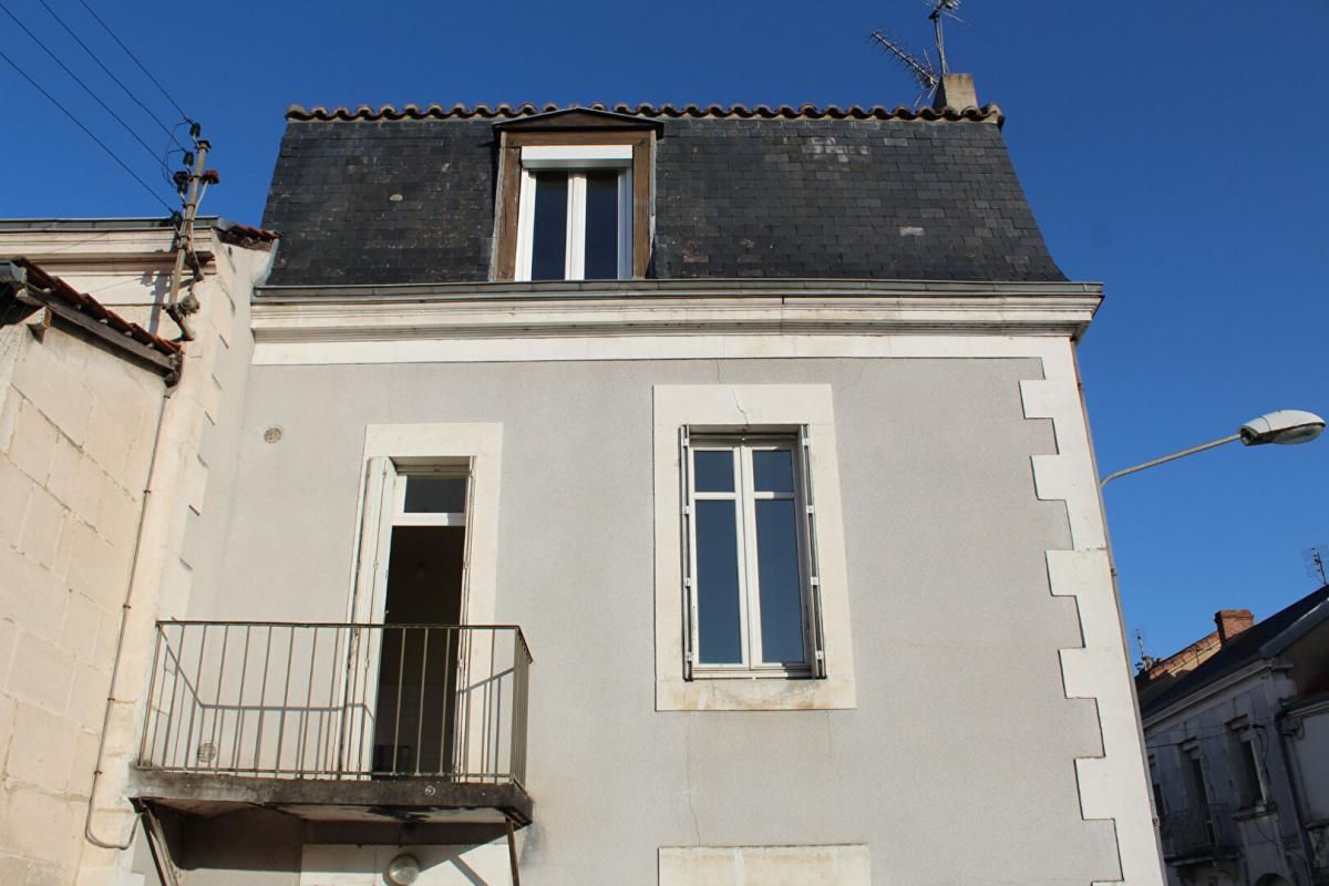 PERIGUEUX Maison de ville type 7, garage privatif, dépendance sur un terrain de 155 m² 2