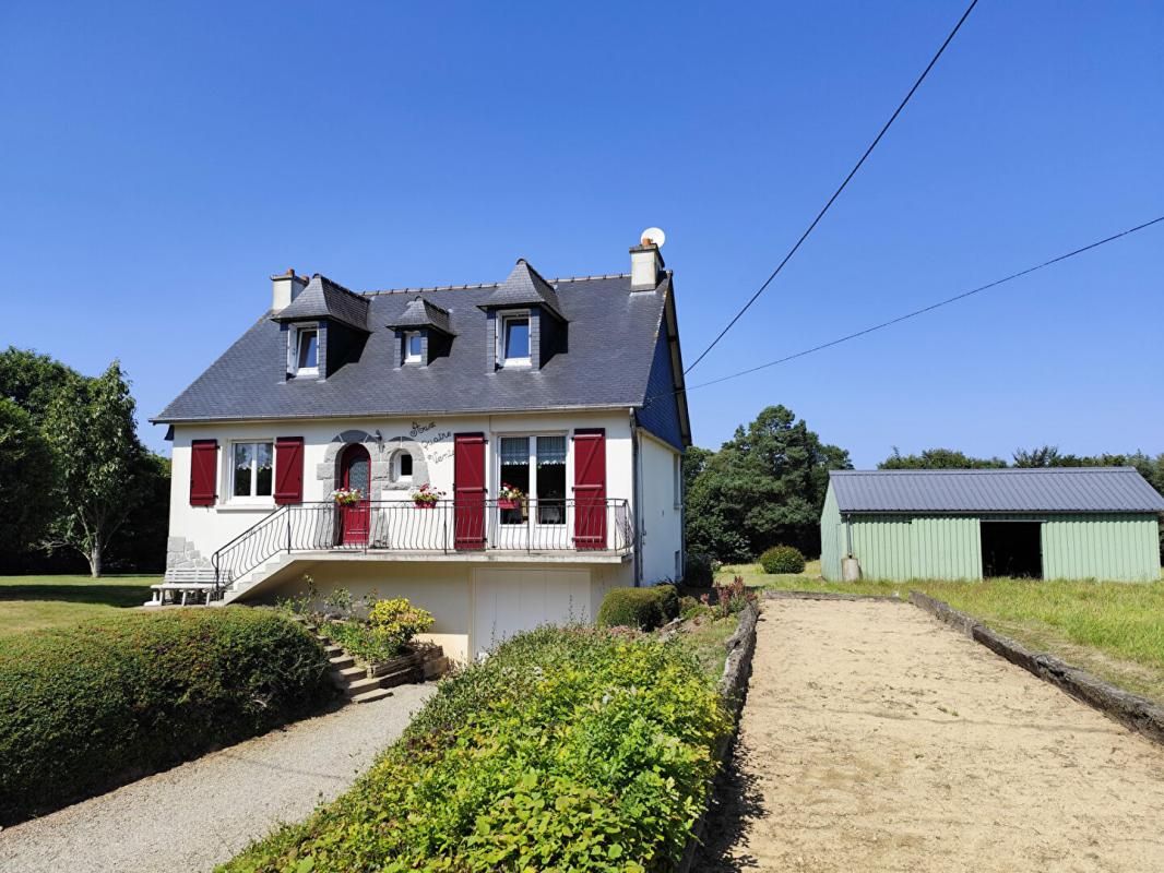 COHINIAC Maison 4 Chambres et Hangar 2