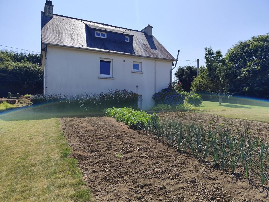 COHINIAC Maison 4 Chambres et Hangar 4
