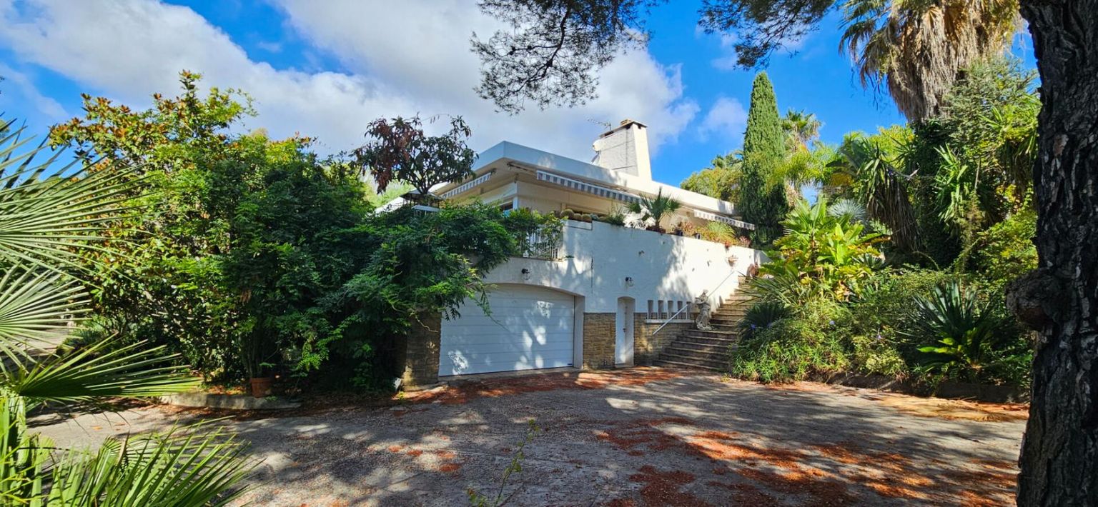 MAISON OLLIOULES - FAVEYROLLES- 295 m ²