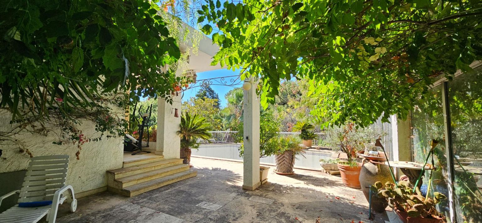 OLLIOULES MAISON OLLIOULES - FAVEYROLLES- 295 m ² 4