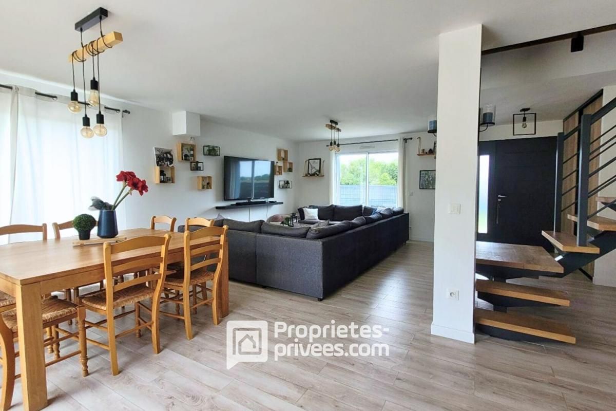 SAINT-MAURICE-MONTCOURONNE MAISON CONTEMPORAINE ET FAMILIALE AVEC GRAND JARDIN ET PISCINE 4