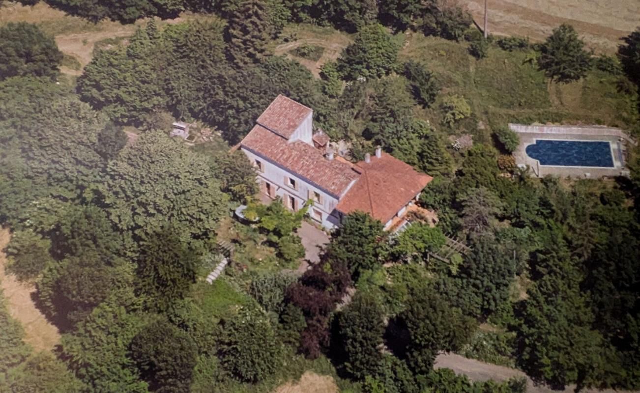 Maison 8 pièces - 165m² - dépendances, puits et piscine