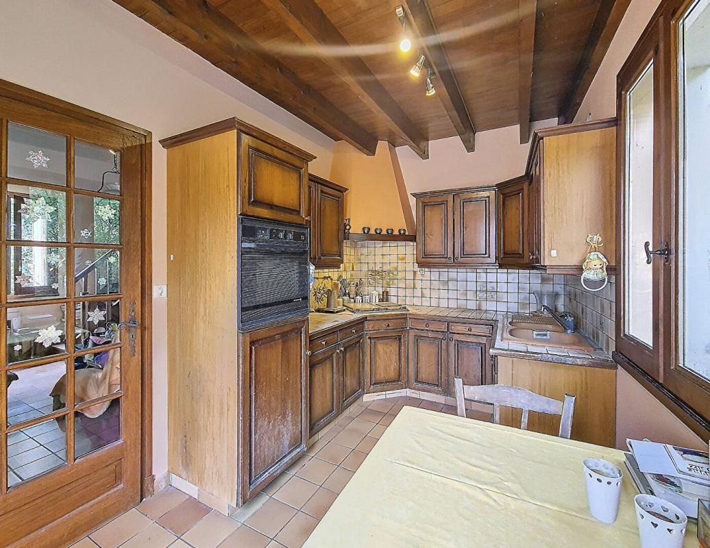 SAINT-CAPRAIS-DE-LERM Maison 8 pièces - 165m² - dépendances, puits et piscine 4