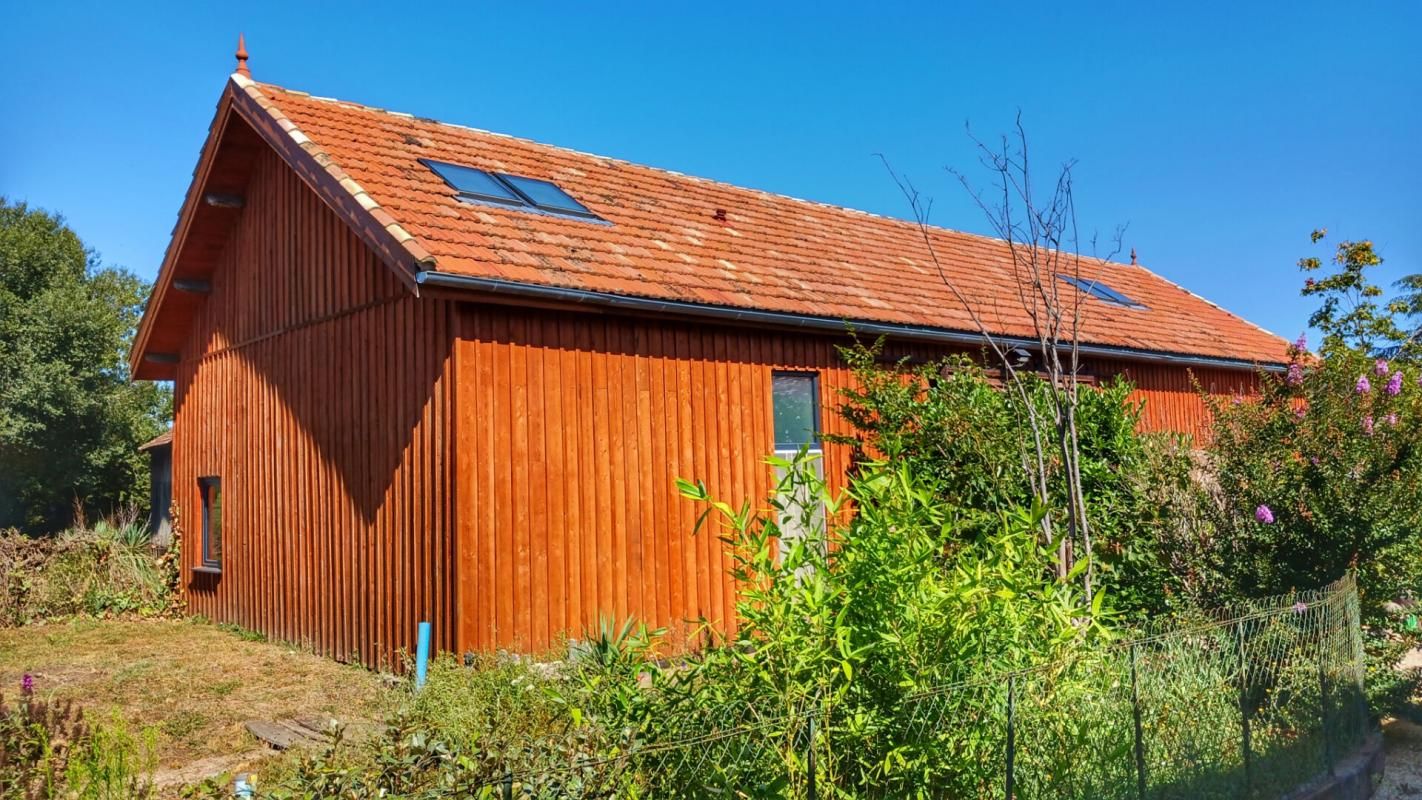 LALINDE Bel ensemble immobilier de 3 maisons de 286m2 au calme ! 2