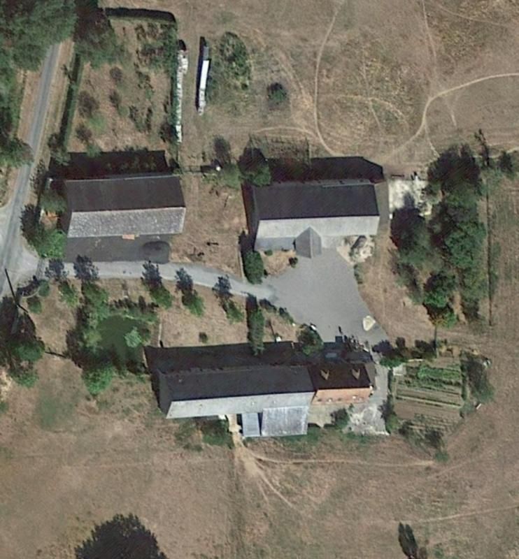 Corps de ferme 2 maisons, et dépendances diverses 11 pièce(s) 240 m2