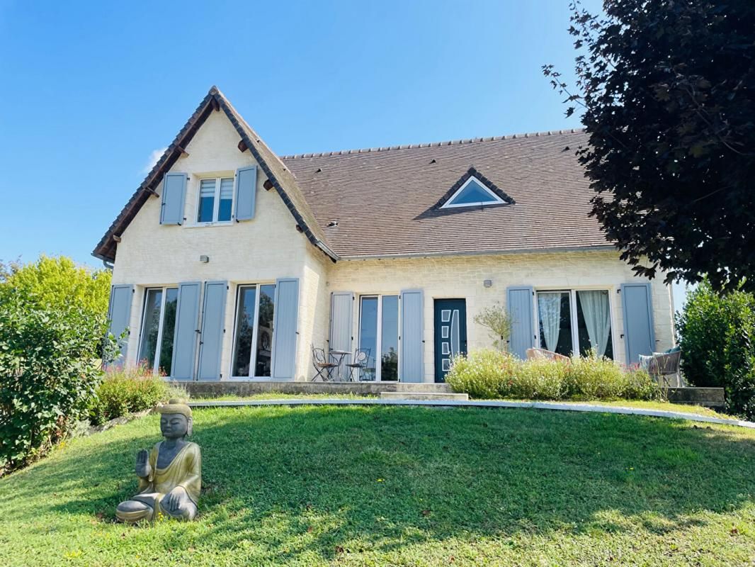 NOGENT-LE-ROI Maison à 5 minutes de Nogent le Roi, 10 min de Chérisy 180 m2 avec piscine, écuries, garage & sous-sol total 2