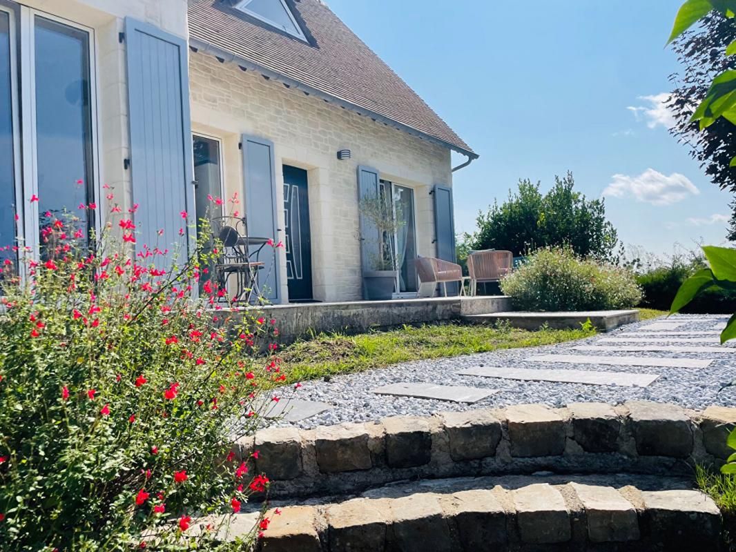 NOGENT-LE-ROI Maison à 5 minutes de Nogent le Roi, 10 min de Chérisy 180 m2 avec piscine, écuries, garage & sous-sol total 3