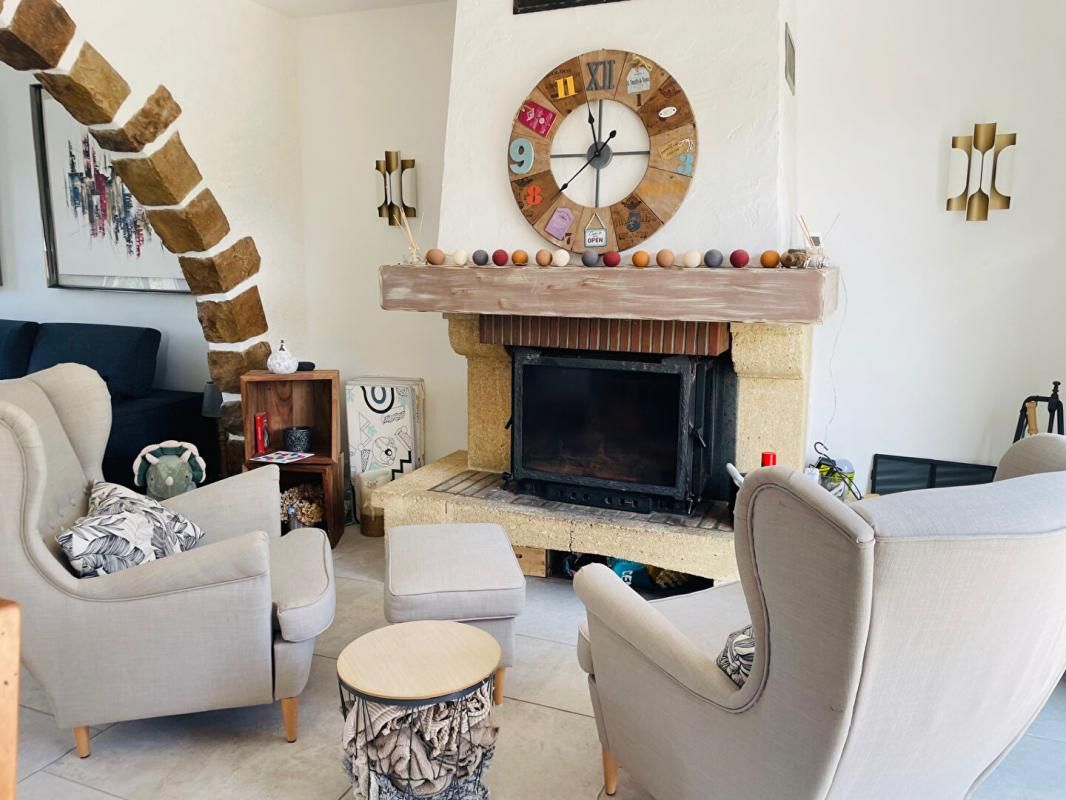 NOGENT-LE-ROI Maison à 5 minutes de Nogent le Roi, 10 min de Chérisy 180 m2 avec piscine, écuries, garage & sous-sol total 4