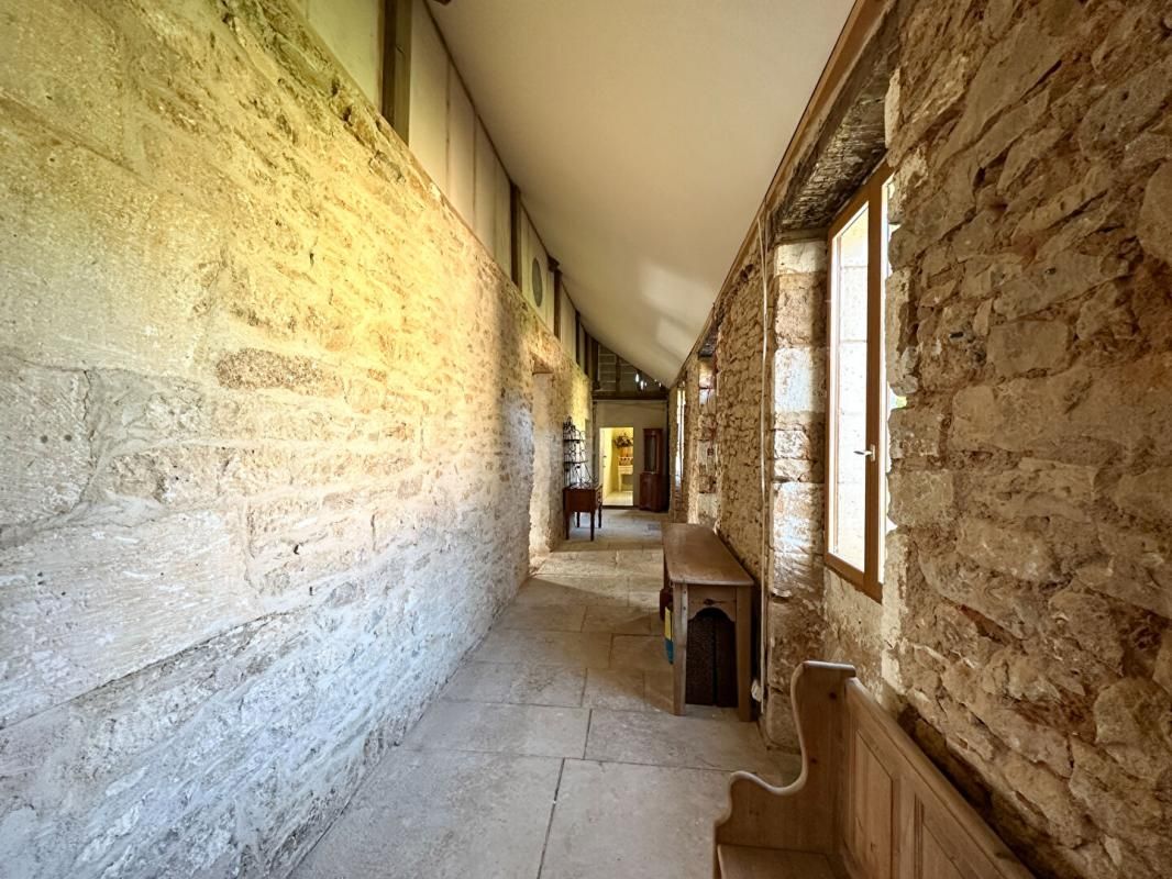 COULAURES MAISON EN PIERRES ET GITE 2