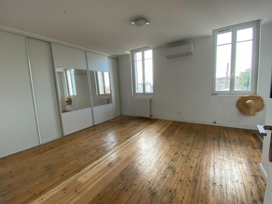 BORDEAUX Maison  4 pièce(s) 128 m2 2