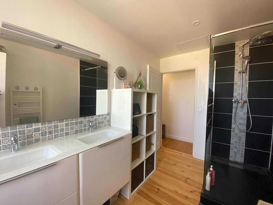 BORDEAUX Maison  4 pièce(s) 128 m2 3
