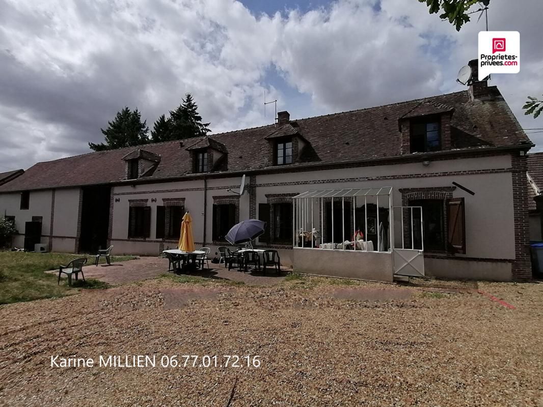 LA MADELEINE DE NONANCOURT 27320 Maison individuelle - 1 étage - 4/5 chambres - 2 granges - cabanon de jardin - terrain - 258 000 HAI