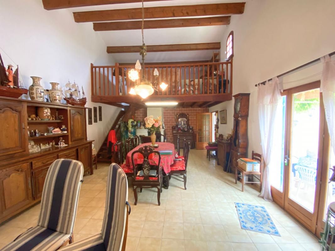 BALARUC-LES-BAINS Villa Balaruc Les Bains 6 pièce(s) 210 m2 3