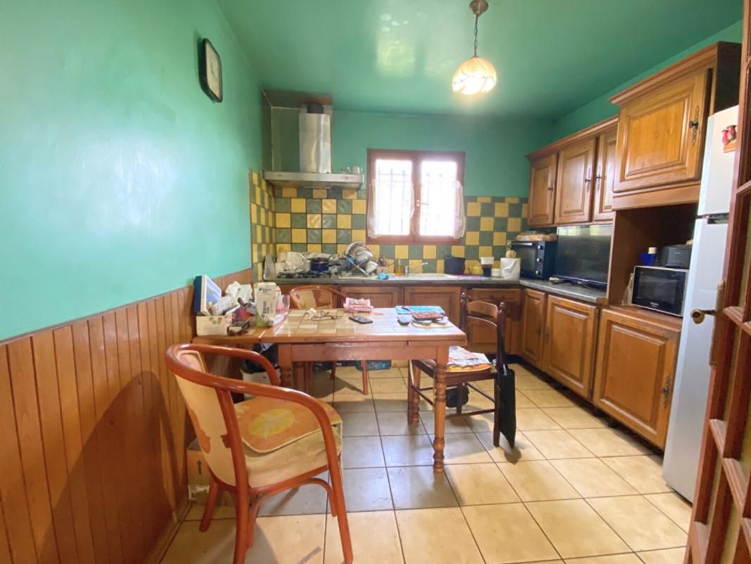 BALARUC-LES-BAINS Villa Balaruc Les Bains 6 pièce(s) 210 m2 4