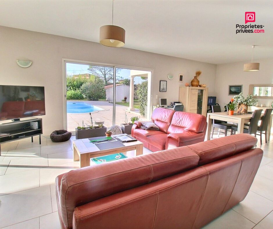LE MUY Villa plain pied avec piscine et double garage dans un quartier calme ! 4