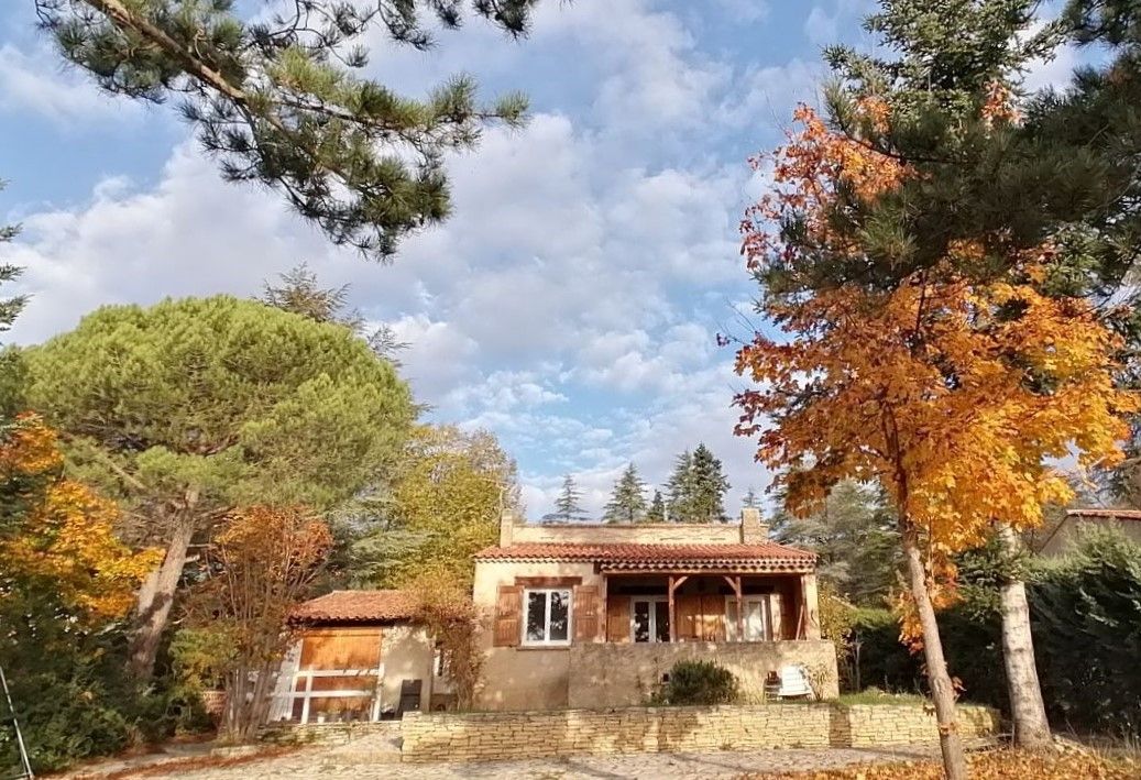 SAINT-ETIENNE-LES-ORGUES MAISON INDIVIDUELLE DE PLAIN-PIED 3 CHAMBRES SUR UN TERRAIN ARBORE ET CLOTURE DE 840 M² 3