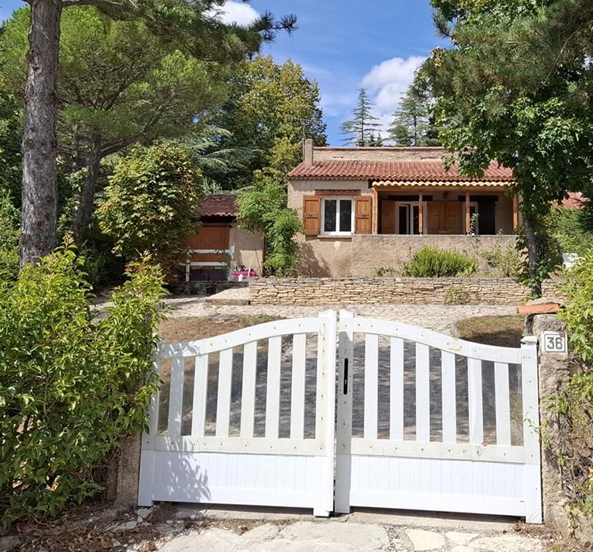 SAINT-ETIENNE-LES-ORGUES MAISON INDIVIDUELLE DE PLAIN-PIED 3 CHAMBRES SUR UN TERRAIN ARBORE ET CLOTURE DE 840 M² 4