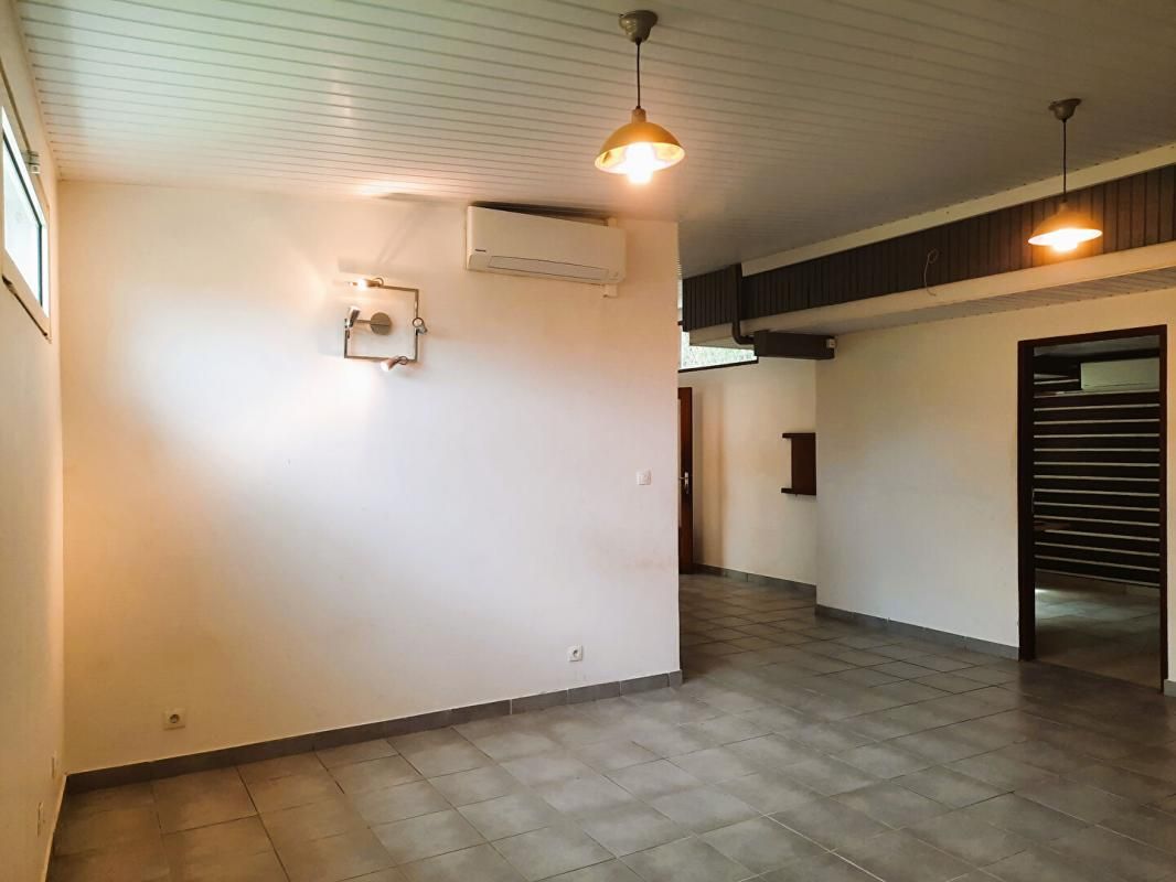 MATOURY Matoury Ensemble de 4 appartements/8 pièce(s) 220 m2 4