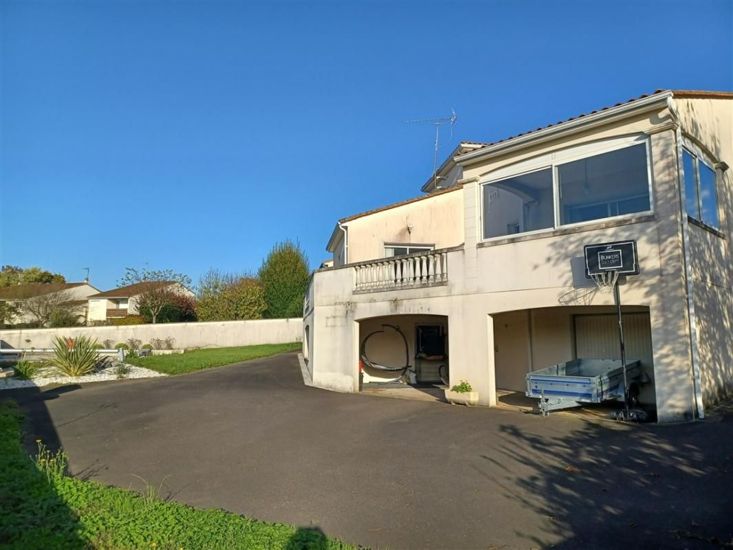 SAINT-YRIEIX-SUR-CHARENTE Maison Saint Yrieix Sur Charente 4 pièce(s) 144 m2 2