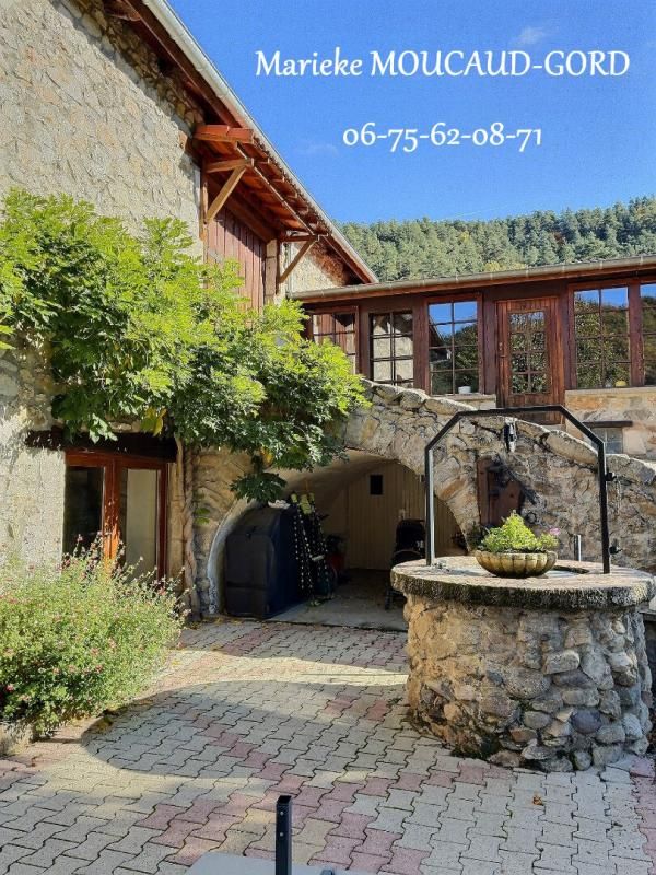 Beauzac 43590 Maison en pierre rénovée 150 m²  4 chambres terrain clos 1489m²