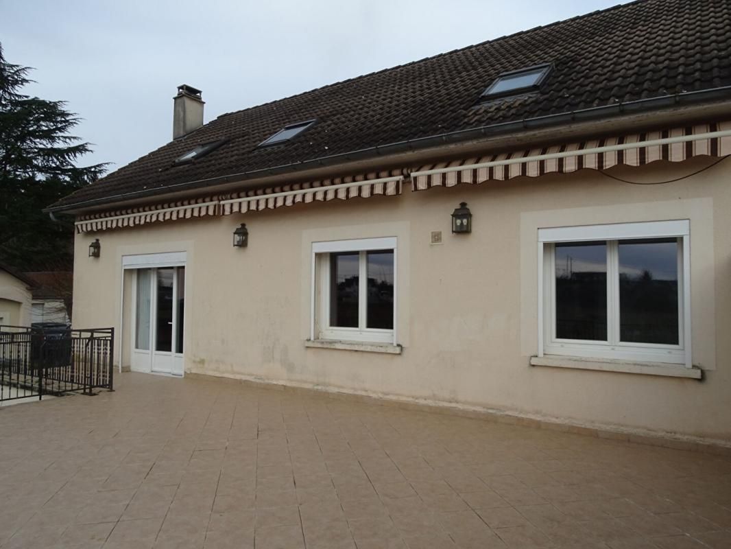Immeuble Gien, 5 appartements, 328 m2