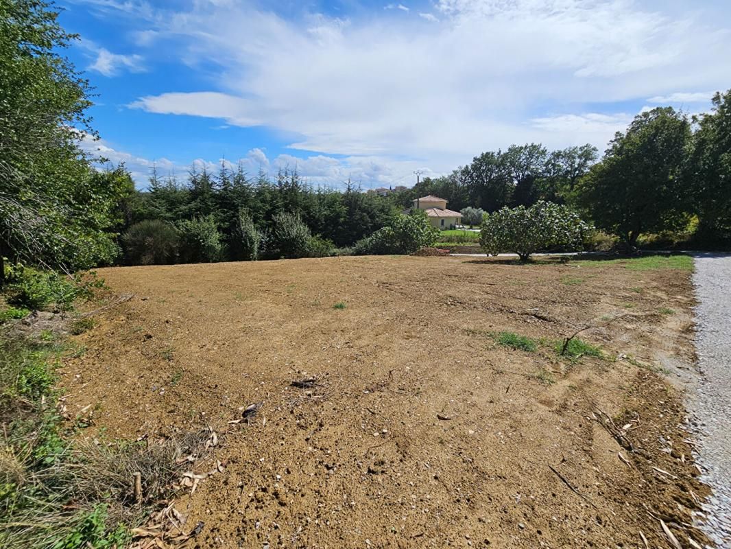 Terrain 800 M2 env. constructible et viabilisé