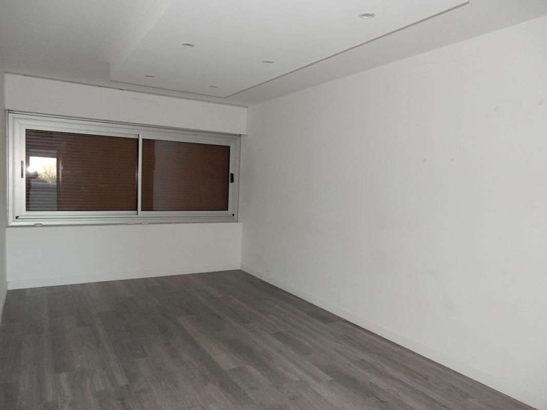 LE PUY-EN-VELAY Le Puy-En-Velay 43000 bel appartement traversant entièrement rénové de 74,5 m², 4 pièces dont 3 chambres 3