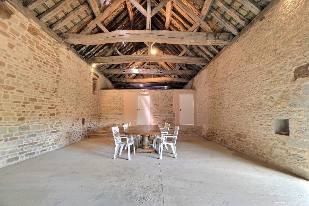 Ancienne maison vigneronne rénovée avec maison annexe