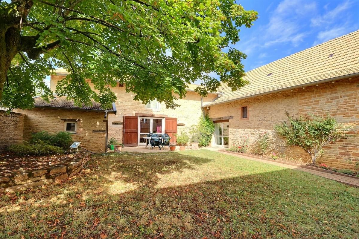 LA ROCHE-VINEUSE Ancienne maison vigneronne rénovée avec maison annexe 3