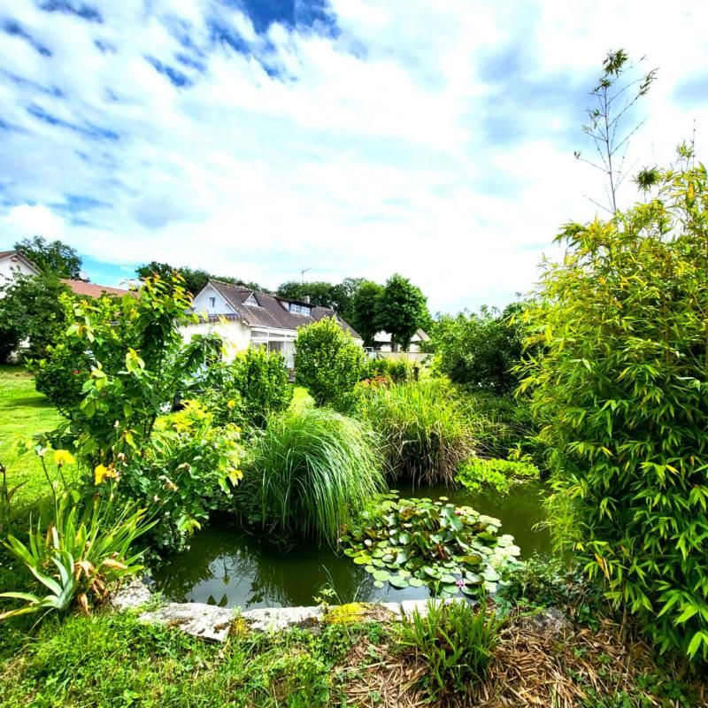 Maison St Germain Sur Avre (27320), 5 pièce(s) 121 m2 2 chambres RDC, véranda, carport, abris de jardin, bassin à poisson terrain clos de 1 699 m² divisible, prix HAI 229 920 uros