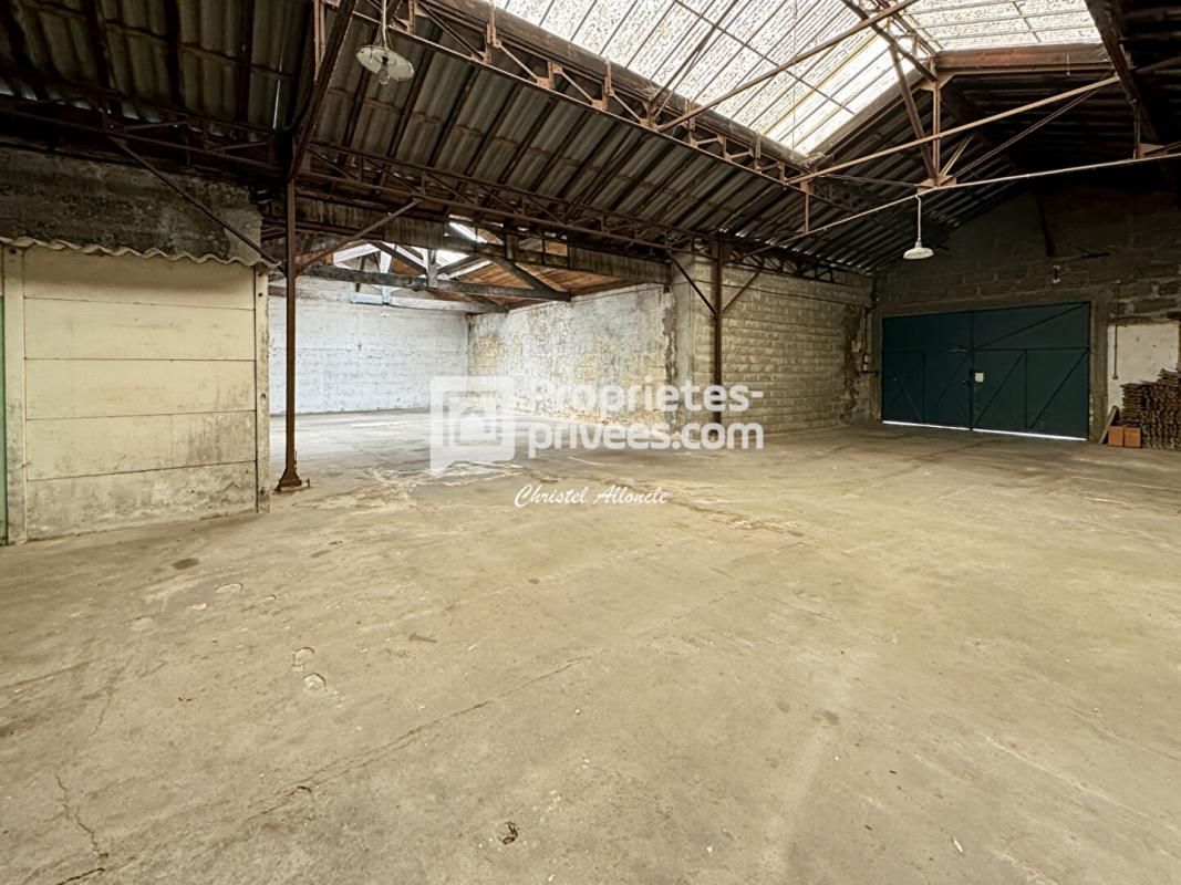 BEGLES BEGLES ENSEMBLE IMMOBILIER MAISON PIERRES ET HANGARS 4