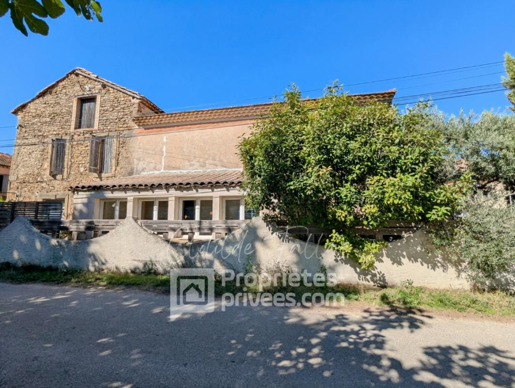TRAVAILLAN Maison avec dépendances et cour à Travaillan - Beau potentiel 2
