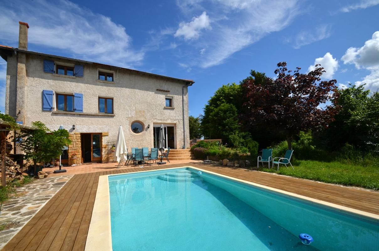 220 m2 habitable tout de suite + 240 m2 de dépendances aménageables