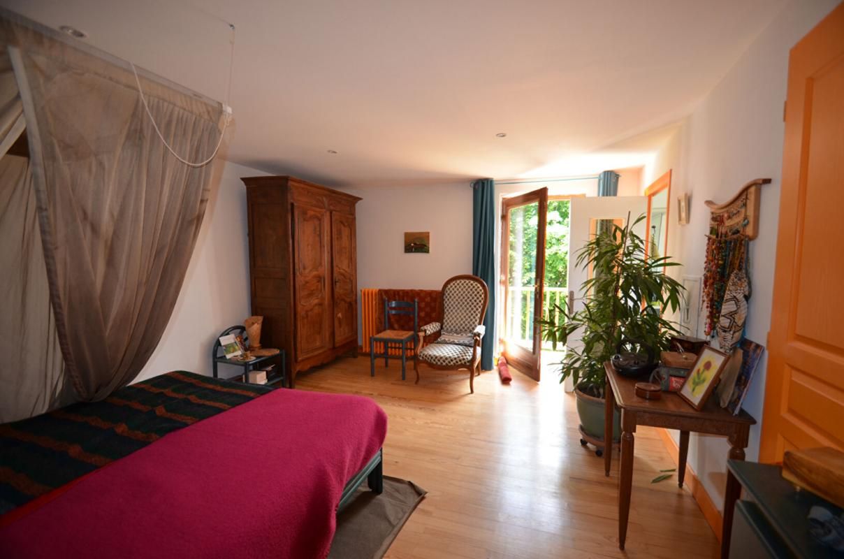 LENTILLY 220 m2 habitable tout de suite + 240 m2 de dépendances aménageables 4