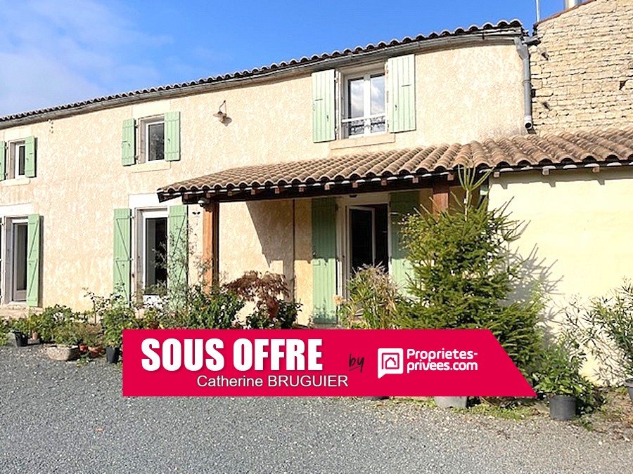 Belle longère rénovée 150 m2, 3 ch, jardin et dépendances aménageables