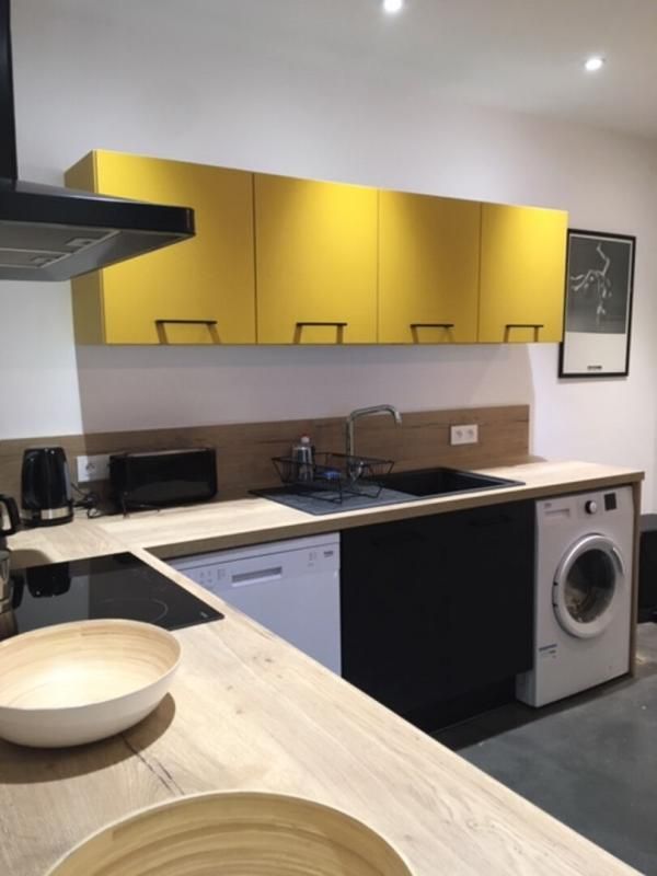 SAINT-SEBASTIEN-SUR-LOIRE Immeuble Saint Sebastien Sur Loire : Commerce + 2 studios + colocation T4 3