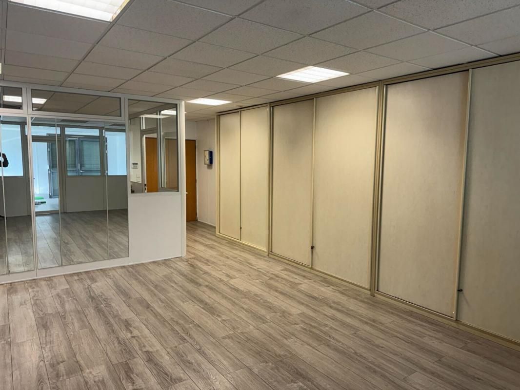 VILLENEUVE-D'ASCQ VILLENEUVE D ASCQ - BUREAUX 75 M² 3