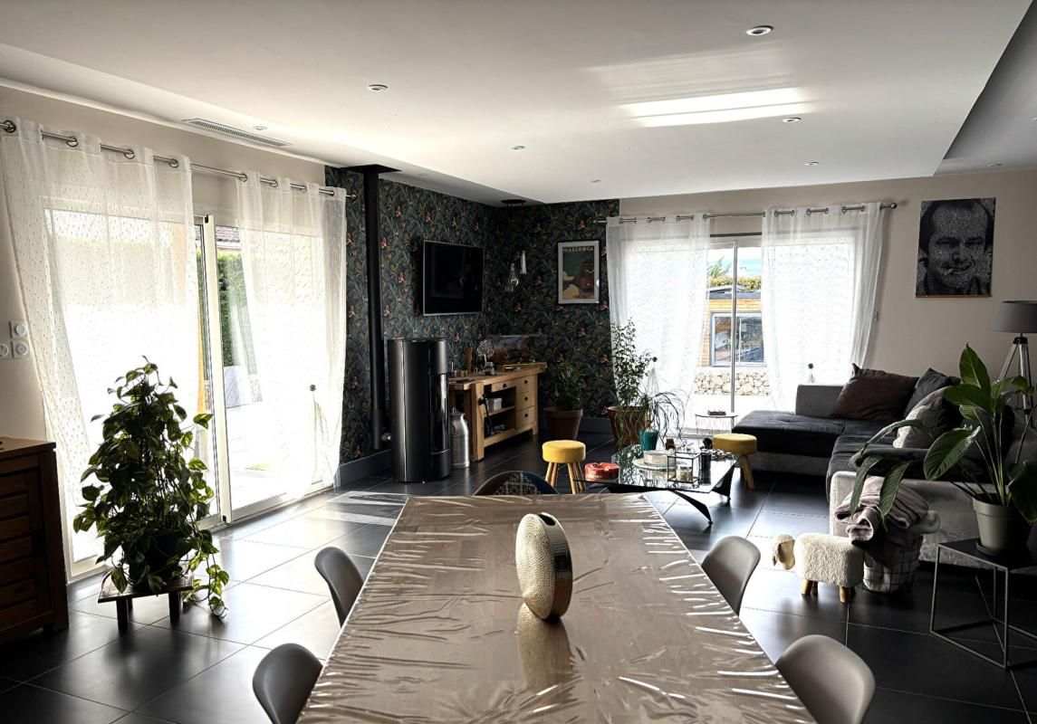 SURY-LE-COMTAL SURY le COMTAL 42450 Maison plain-pied 160m² habitables 4 chambres sur 950m² de terrain 3