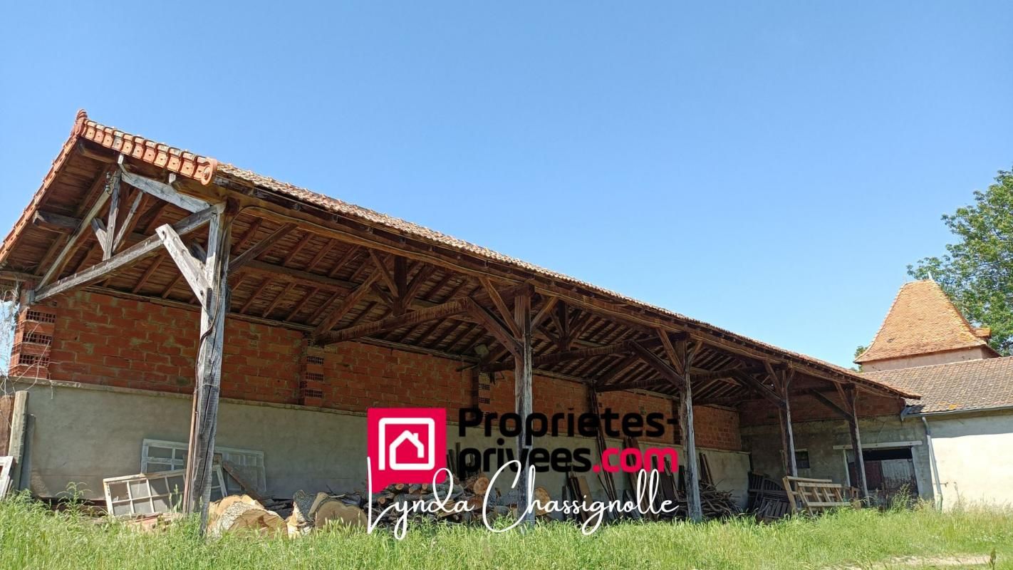 RIORGES Corps de ferme à Riorges 2