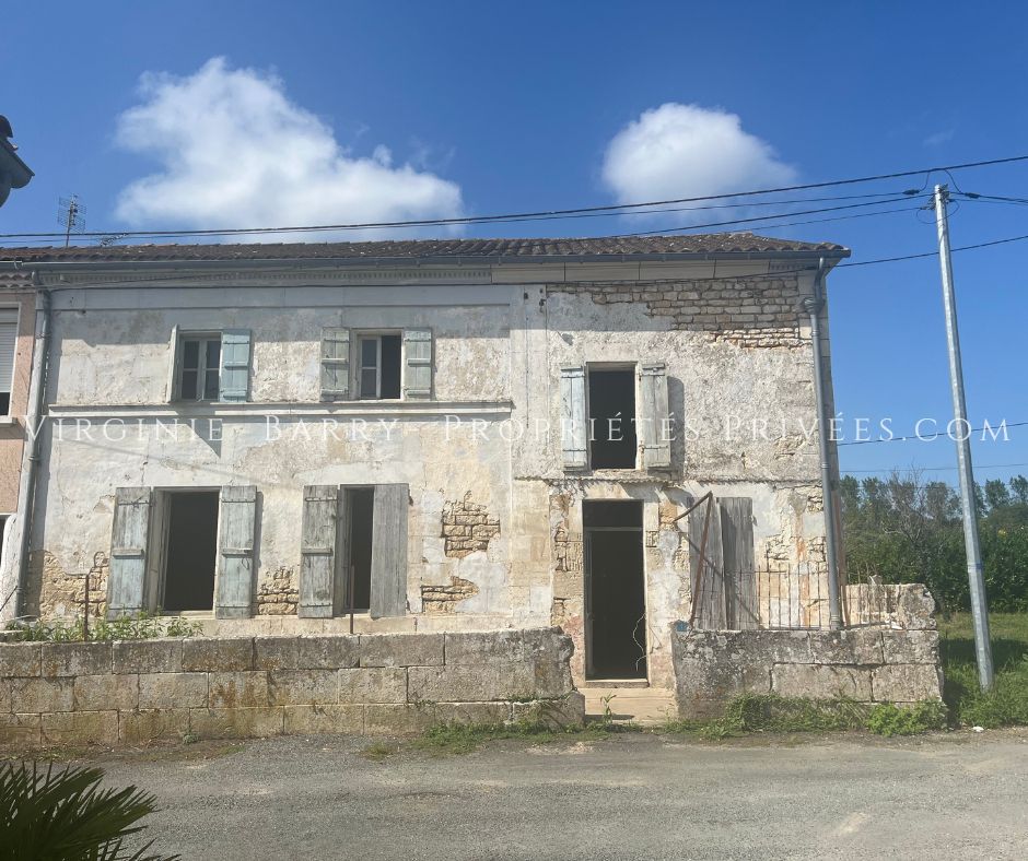 MAISON ANCIENNE SUR 2 NIVEAUX A RENOVER