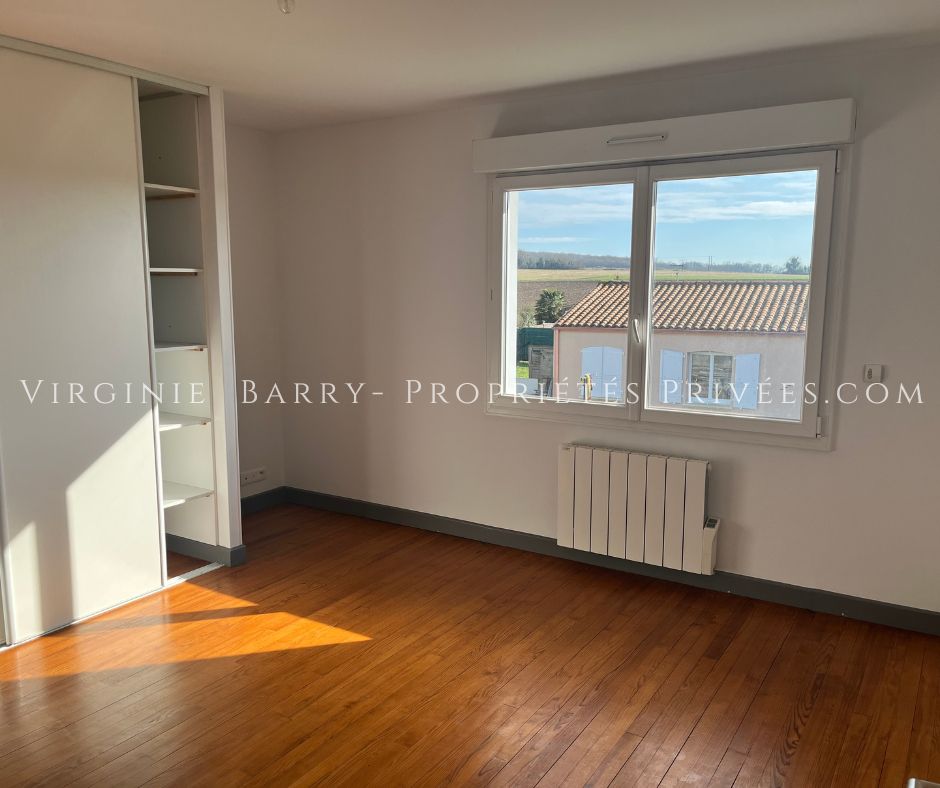 BORDS MAISON T5 NON MITOYENNE SUR 1300 M² DE TERRAIN CLOS 4
