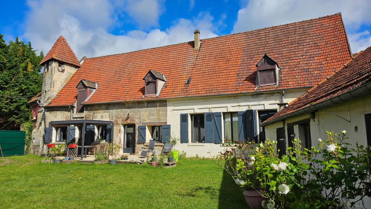 Corps de ferme avec dépendances : 7 pièce(s) 174 m2