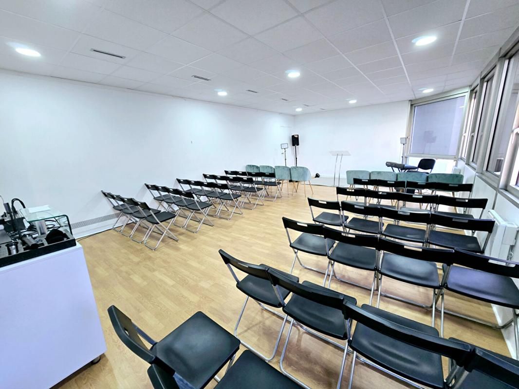 NOISY-LE-GRAND 93160 Noisy le grand- Secteur Mont d'Est - Murs loués, Bureaux - 72 m² , Quartier d'affaires 2