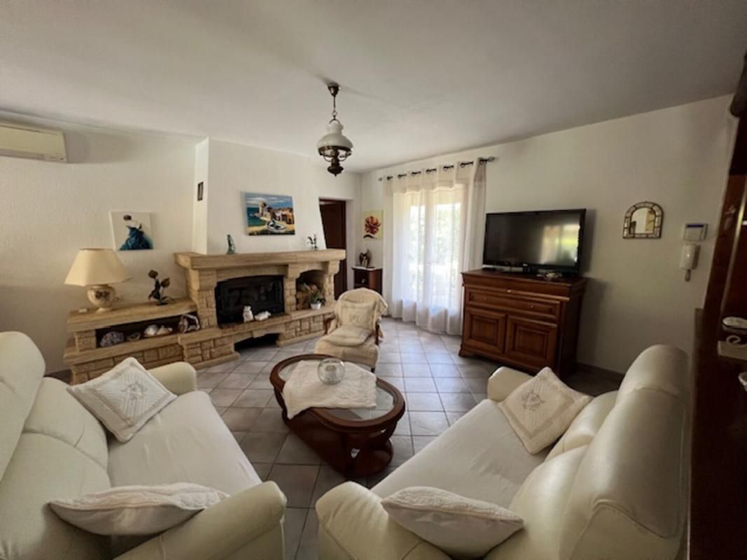 MOURIES Maison de Plain-pied sur 1000 m2 de terrain 3